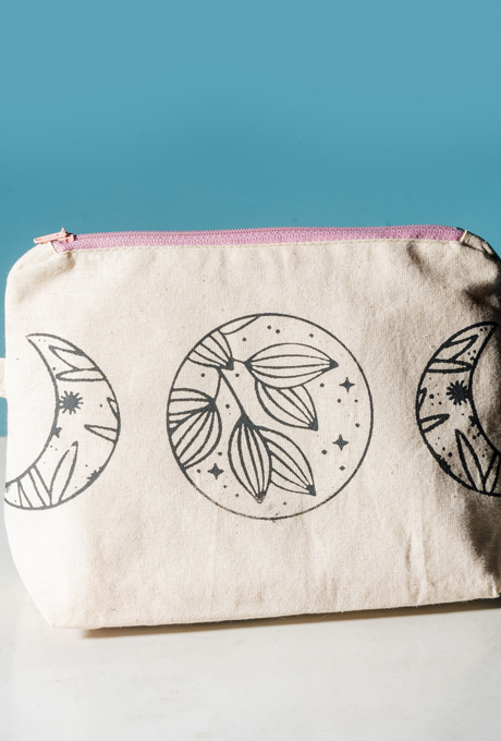 Breathe make-up pouch