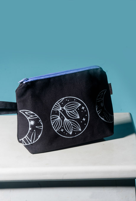 Breathe make-up pouch